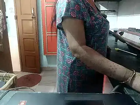 Snapshot of YOUR_RAHI48 chatting on October 2025 05:52:01 AM YOUR RAHI48 online show from October 2025 05:52:01 AM