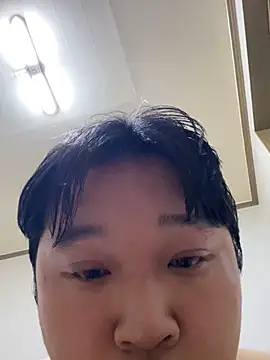 Snapshot of offwhite777 chatting on February 2025 01:53:02 PM offwhite777 online show from February 2025 01:53:02 PM