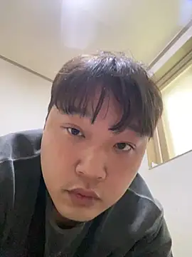 Snapshot of offwhite777 chatting on February 2025 05:46:02 AM offwhite777 online show from February 2025 05:46:02 AM