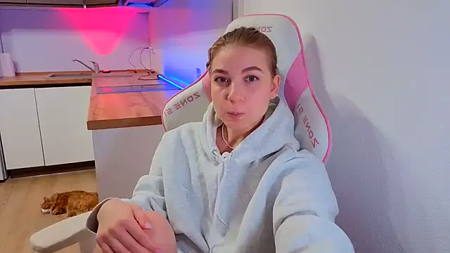 Enjoy everymoment  online show from March 2026 07:07:02 PM