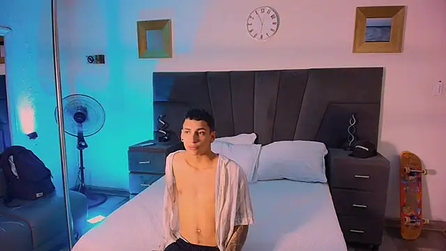 Snapshot of JhoanLeandro chatting on February 2025 04:06:01 AM JhoanLeandro online show from February 2025 04:06:01 AM