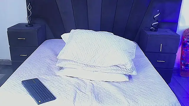 Snapshot of JhoanLeandro chatting on February 2025 07:26:02 AM JhoanLeandro online show from February 2025 07:26:02 AM