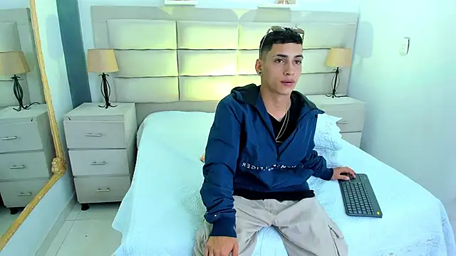 Snapshot of JhoanLeandro chatting on March 2025 04:34:02 AM JhoanLeandro online show from March 2025 04:34:02 AM