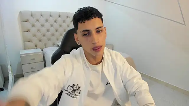 Snapshot of JhoanLeandro chatting on October 2025 05:49:02 AM JhoanLeandro online show from October 2025 05:49:02 AM