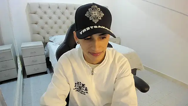 Snapshot of JhoanLeandro chatting on November 2025 05:00:02 AM JhoanLeandro online show from November 2025 05:00:02 AM