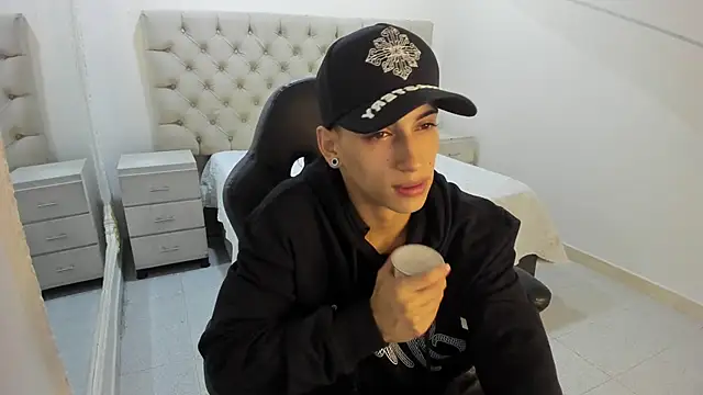 Snapshot of JhoanLeandro chatting on December 2025 05:12:02 AM JhoanLeandro online show from December 2025 05:12:02 AM