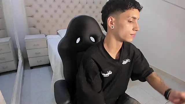 Snapshot of JhoanLeandro chatting on January 2026 05:23:02 AM JhoanLeandro online show from January 2026 05:23:02 AM