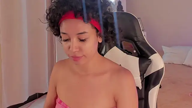 Snapshot of leahaltomm chatting on March 2025 06:45:02 PM leahaltomm online show from March 2025 06:45:02 PM