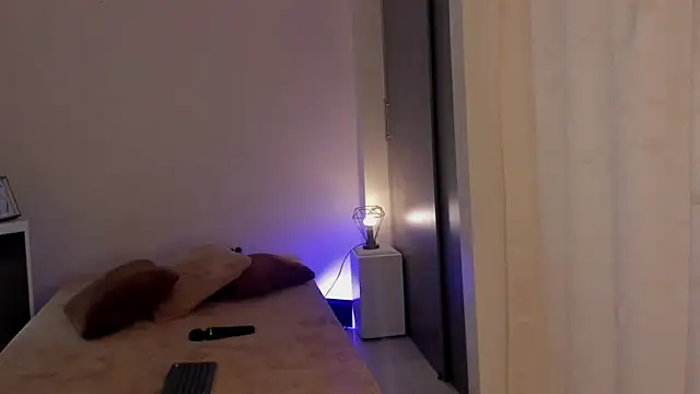 Snapshot of leahaltomm chatting on March 2025 08:44:02 PM leahaltomm online show from March 2025 08:44:02 PM