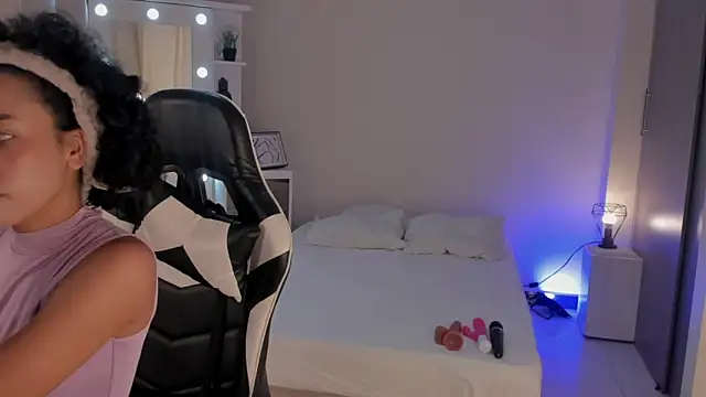 Snapshot of leahaltomm chatting on March 2025 07:46:01 PM leahaltomm online show from March 2025 07:46:01 PM