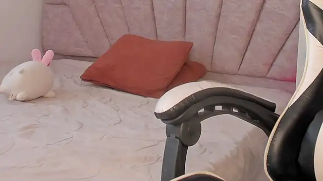 Snapshot of leahaltomm chatting on October 2025 07:47:02 PM leahaltomm online show from October 2025 07:47:02 PM