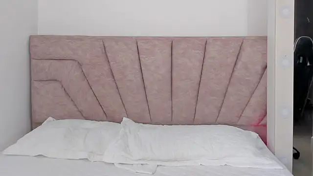 Snapshot of leahaltomm chatting on October 2025 07:59:01 PM leahaltomm online show from October 2025 07:59:01 PM