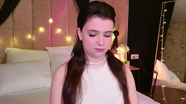 Snapshot of Pauline_Heaven chatting on December 2025 05:34:01 AM Pauline Heaven online show from December 2025 05:34:01 AM