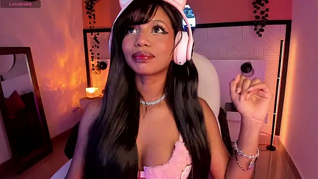 Snapshot of Gigi_Strawberry chatting on June 2026 06:11:01 AM Gigi Strawberry online show from June 2026 06:11:01 AM