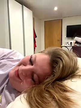 Lars-Lola online show from December 2025 09:40:02 AM