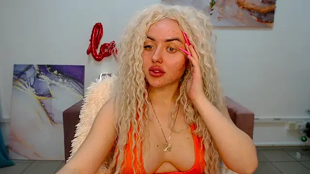 Snapshot of MissisCaty chatting on February 2025 10:40:01 PM MissisCaty online show from February 2025 10:40:01 PM