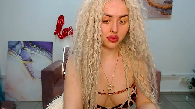 Snapshot of MissisCaty chatting on February 2025 02:17:02 AM MissisCaty online show from February 2025 02:17:02 AM