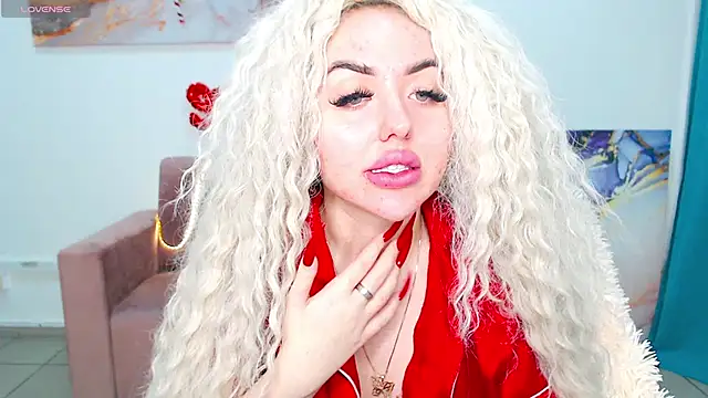 Snapshot of MissisCaty chatting on February 2025 07:42:02 PM MissisCaty online show from February 2025 07:42:02 PM