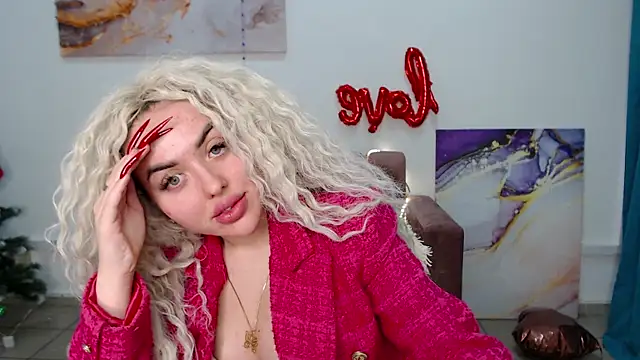 Snapshot of MissisCaty chatting on February 2025 03:35:01 AM MissisCaty online show from February 2025 03:35:01 AM