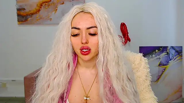 Snapshot of MissisCaty chatting on March 2025 06:38:02 AM MissisCaty online show from March 2025 06:38:02 AM