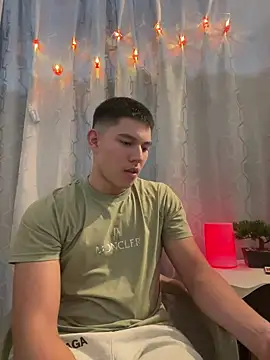 Snapshot of JamesCr_ chatting on February 2025 01:35:02 AM JamesCr online show from February 2025 01:35:02 AM