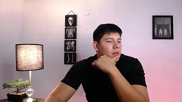 JamesCr  online show from November 2025 01:05:02 AM