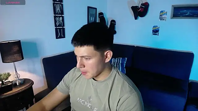 JamesCr  online show from April 2026 11:20:02 PM