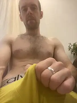 LynnAhNight online show from September 2025 03:17:01 AM