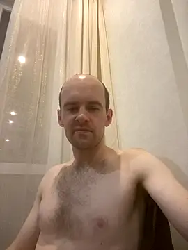 LynnAhNight online show from November 2025 03:17:01 AM