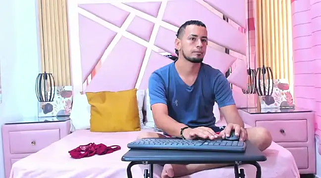 Snapshot of ThaliaANDNicholas chatting on March 2025 01:45:01 PM ThaliaANDNicholas online show from March 2025 01:45:01 PM