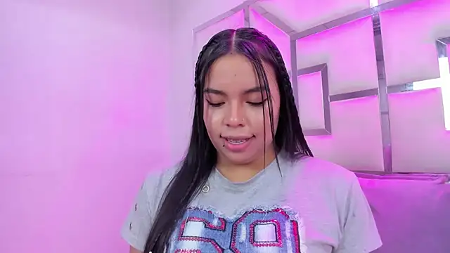 ZoeWan69 online show from April 2026 01:48:02 PM