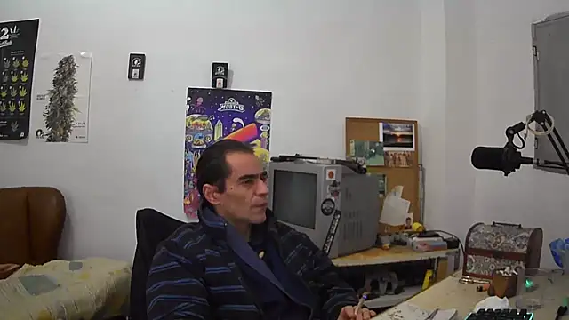 ReyDeBotones online show from February 2025 04:14:01 AM