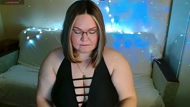 Vivien  wet online show from March 2025 08:29:02 PM