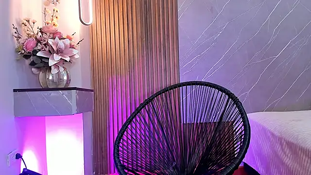 ariana jhonson1 online show from March 2025 12:40:02 PM