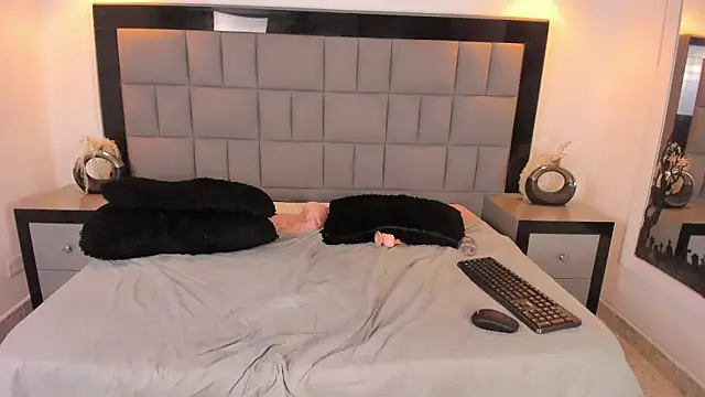 Your Lady Milf online show from March 2025 04:04:01 PM