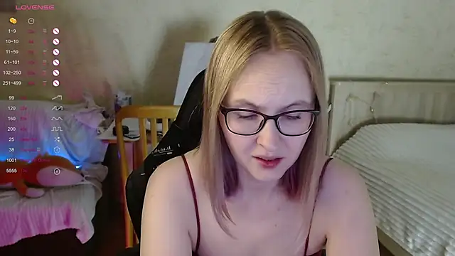 Agatha Mott online show from October 2025 03:01:02 AM