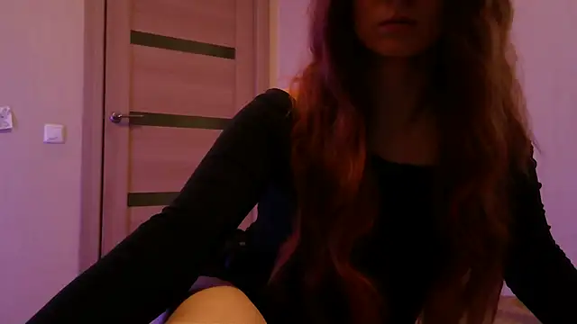 Snapshot of _AliceOwen_ chatting on March 2025 10:28:01 PM AliceOwen online show from March 2025 10:28:01 PM