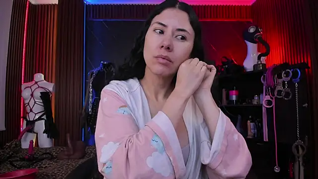 Snapshot of XiaQueen chatting on January 2026 12:21:01 PM XiaQueen online show from January 2026 12:21:01 PM