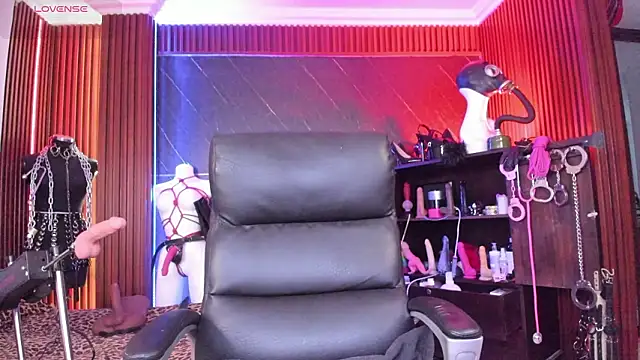 Snapshot of XiaQueen chatting on February 2026 11:32:01 AM XiaQueen online show from February 2026 11:32:01 AM