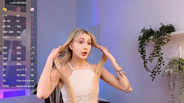 Snapshot of elliefrost chatting on February 2025 09:31:01 PM elliefrost online show from February 2025 09:31:01 PM