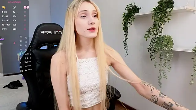 Snapshot of elliefrost chatting on February 2025 08:53:01 PM elliefrost online show from February 2025 08:53:01 PM