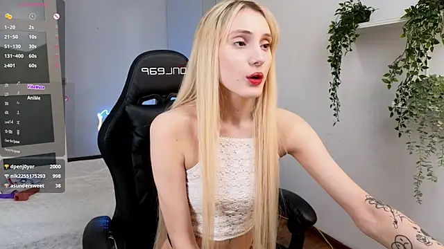 Snapshot of elliefrost chatting on February 2025 11:55:02 PM elliefrost online show from February 2025 11:55:02 PM