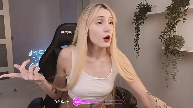 Snapshot of elliefrost chatting on February 2025 01:03:02 AM elliefrost online show from February 2025 01:03:02 AM