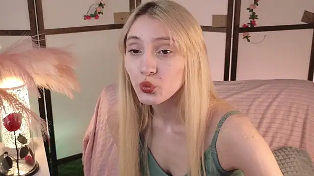 Snapshot of elliefrost chatting on February 2025 12:57:02 AM elliefrost online show from February 2025 12:57:02 AM