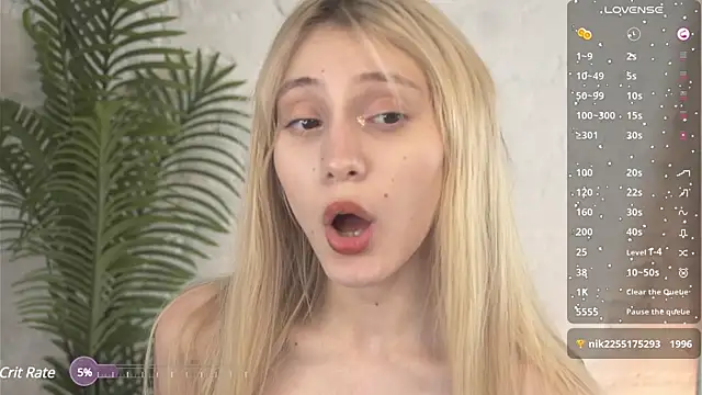 Snapshot of elliefrost chatting on February 2025 01:22:01 AM elliefrost online show from February 2025 01:22:01 AM