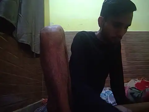 Snapshot of Queen_Couple chatting on February 2025 05:31:01 PM Queen Couple online show from February 2025 05:31:01 PM