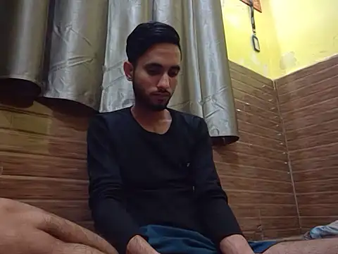 Snapshot of Queen_Couple chatting on March 2025 04:22:02 PM Queen Couple online show from March 2025 04:22:02 PM