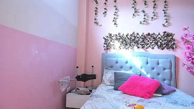 littletammy4u  online show from September 2025 12:50:02 PM