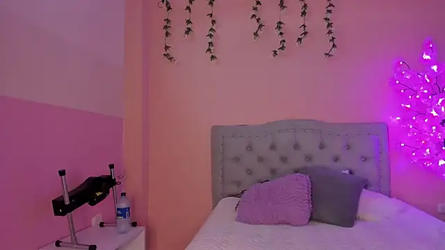 littletammy4u  online show from October 2025 12:13:02 PM