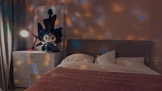 Mia Luw online show from September 2025 06:18:02 PM